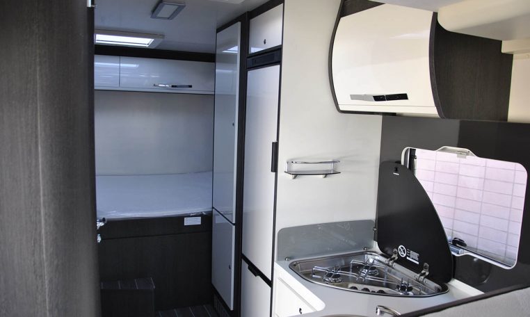 Interno Camper Rollerteam kronos295tl | Caravanbacci.com