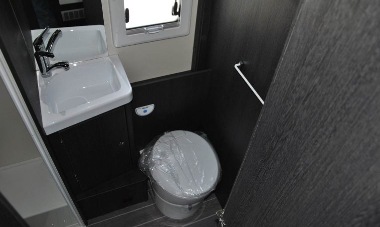 Bagno interno Camper Rollerteam kronos295tl | Caravanbacci.com