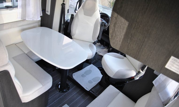 Interno Camper Rollerteam kronos295tl | Caravanbacci.com