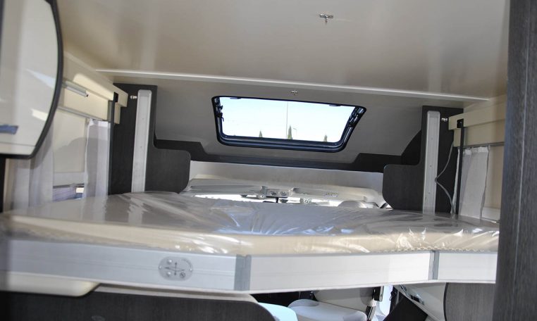 Letto Camper Rollerteam kronos295tl | Caravanbacci.com