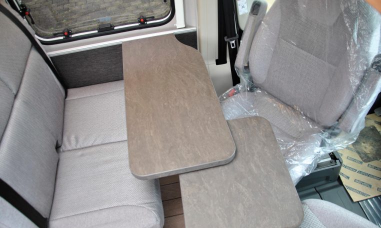 Tavolo Interno Camper weinsberg carbus 600 | Caravanbacci.com