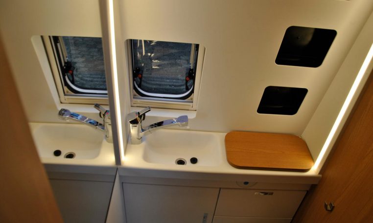 Interno Camper weinsberg carbus 600 | Caravanbacci.com