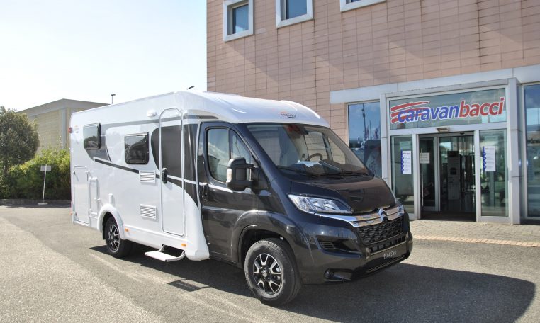 Camper bianco e nero | Caravanbacci.com