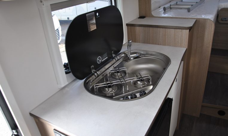 Cucina Interno Camper | Caravanbacci.com