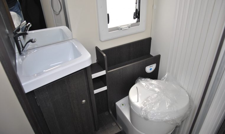 Bagno Interno camper | Caravanbaccoi.com