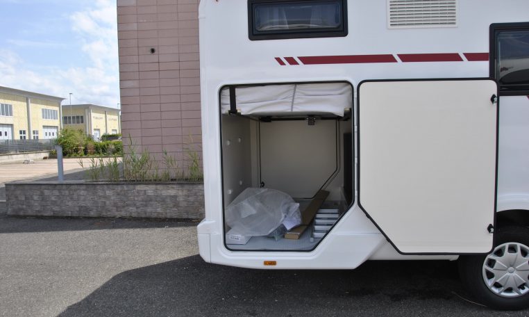 Dettaglio stiva esterna facciata camper | Caravanbacci.com