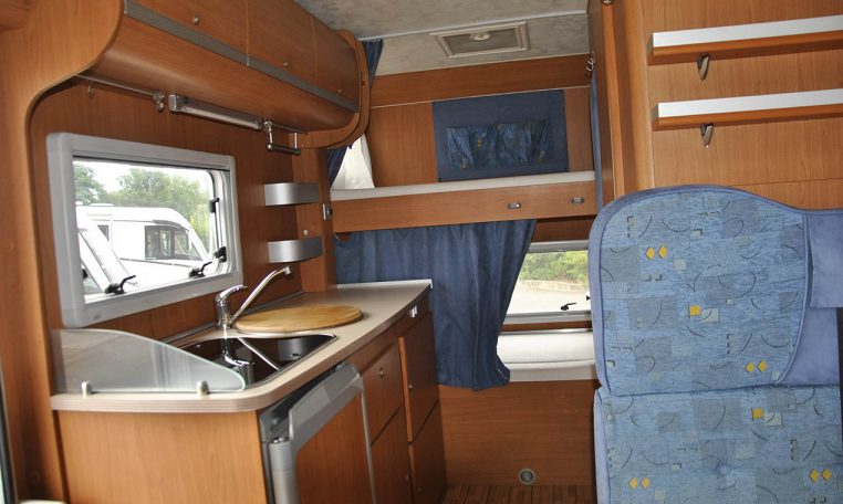 Interno camper Giottiline Therryt20 | Caravanbacci.com