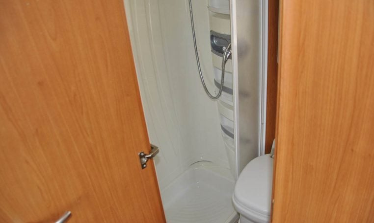 Bagno interno camper Giottiline Therryt20 | Caravanbacci.com