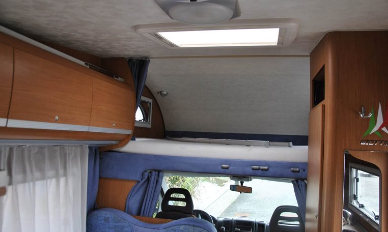 Interno camper Giottiline Therryt20 | Caravanbacci.com