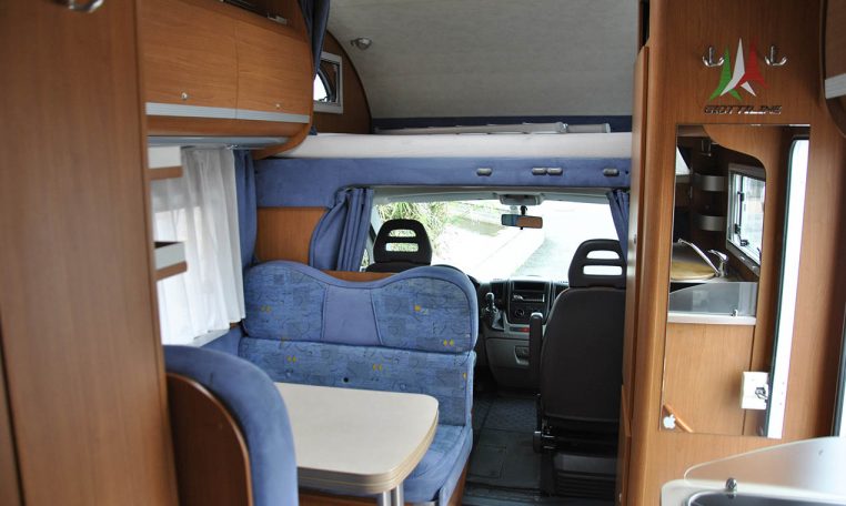 Interno camper Giottiline Therryt20 | Caravanbacci.com