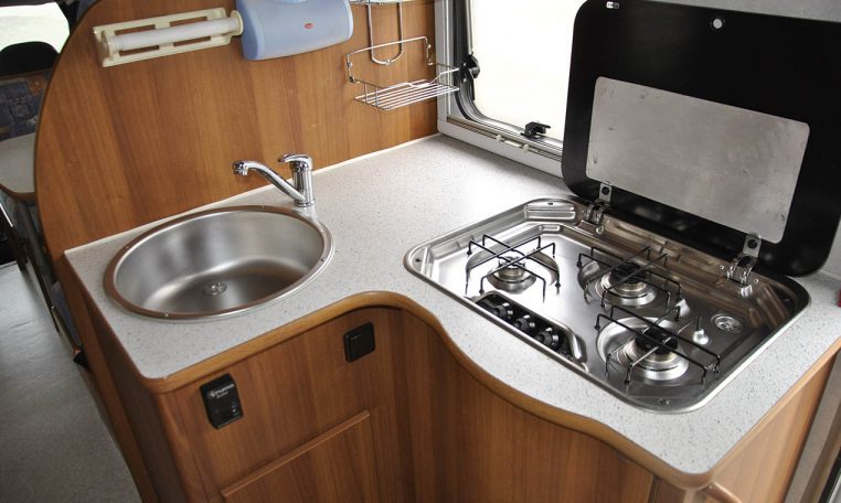 Cucina Camper rimor-europeong6 | Caravanbacci.com