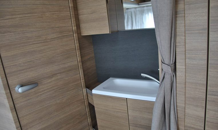 Interno Camper Weinsberg Caraone450fu | Caravanbacci.com