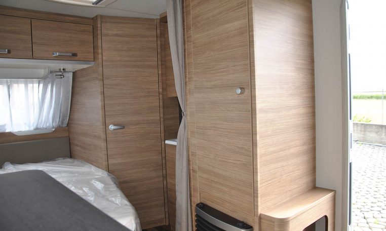 Interno Camper Weinsberg Caraone450fu | Caravanbacci.com