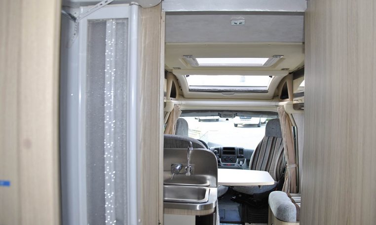 Interno Camper Riviera85p | Caravanbacci.com