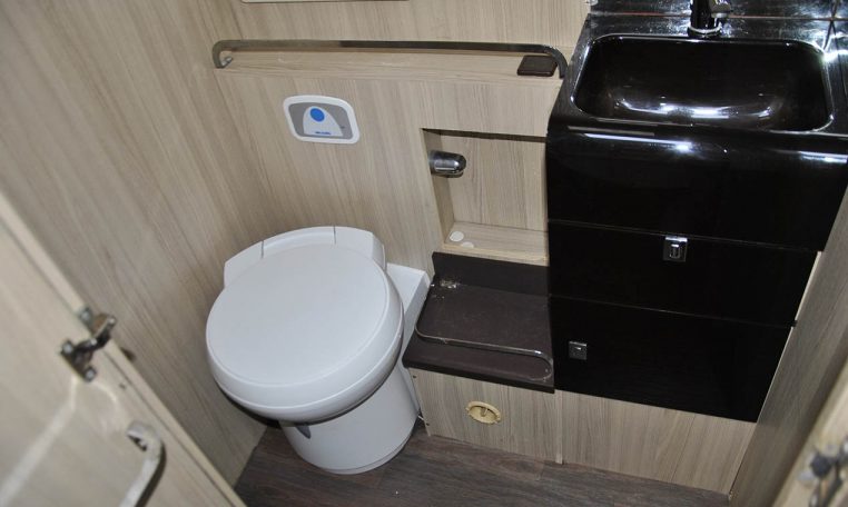 Bagno Interno Camper Riviera85p | Caravanbacci.com