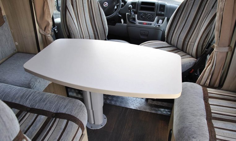 Interno Camper Riviera85p | Caravanbacci.com