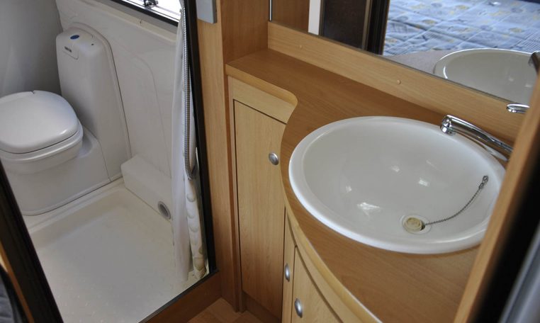 knaus-sudwind450fu-caravanbacci