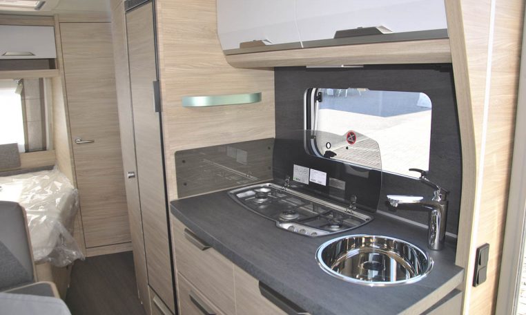 knaus-sudwind54fdk-caravanbacci