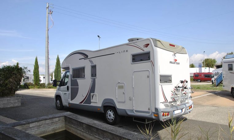 rollerteam-x-tilgaragegt-caravanbacci