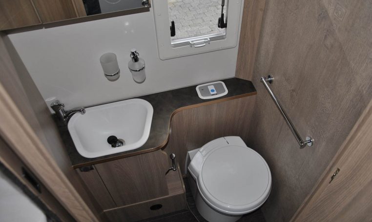 Bagno Interno Camper Laika-ecovip l4009ds | Caravanbacci.com