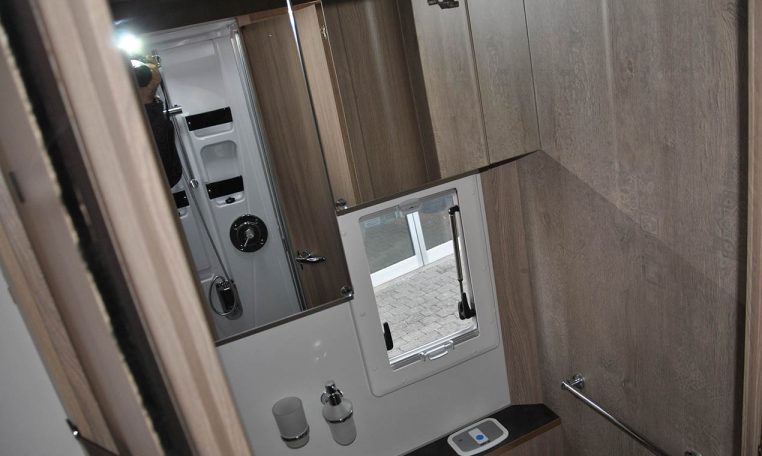 Interno Camper Laika-ecovip l4009ds | Caravanbacci.com