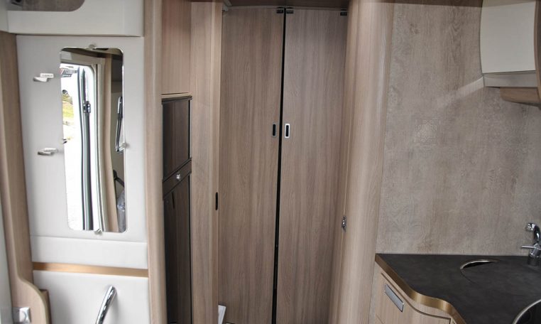 Interno Camper Laika-ecovip l4009ds | Caravanbacci.com