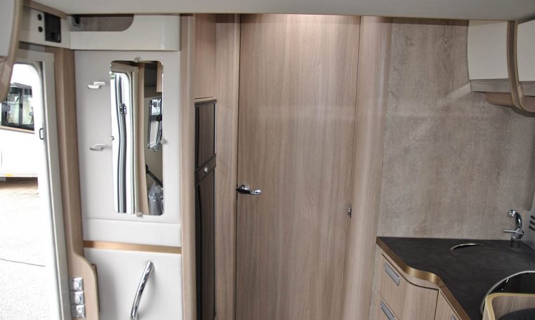 Interno Camper Laika-ecovip l4009ds | Caravanbacci.com