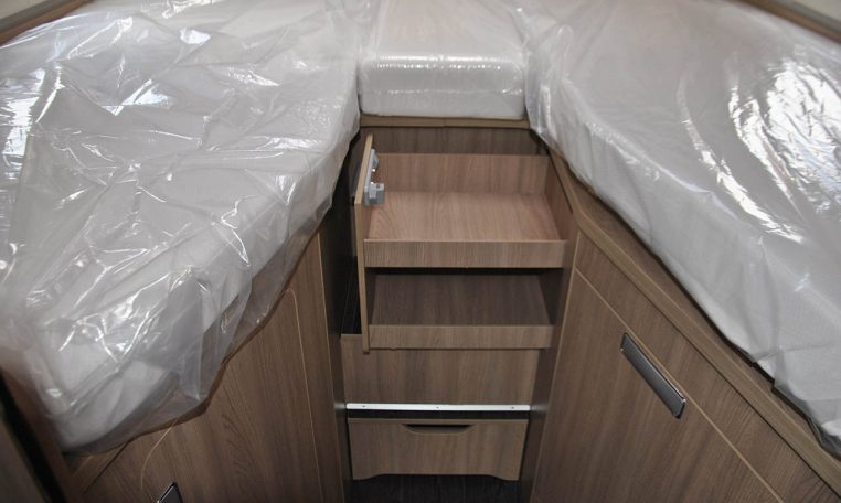 Interno Camper Laika-ecovip l4009ds | Caravanbacci.com