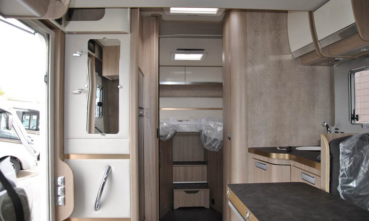 Interno Camper Laika-ecovip l4009ds | Caravanbacci.com