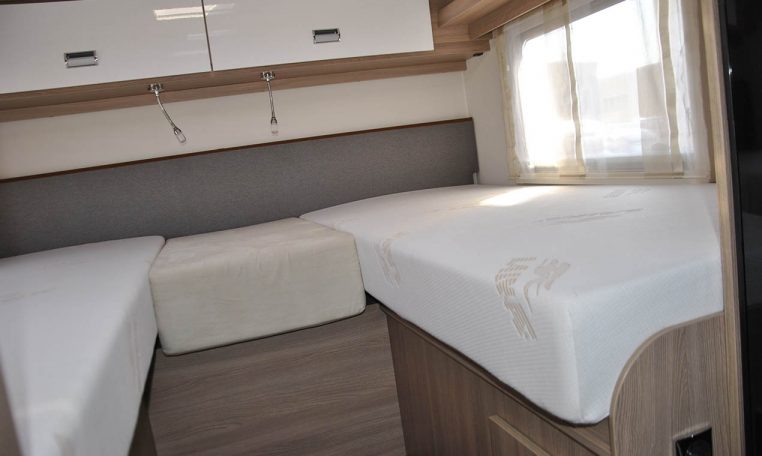 Letto Interno Camper Laika-kosmo209 | Caravanbacci.com