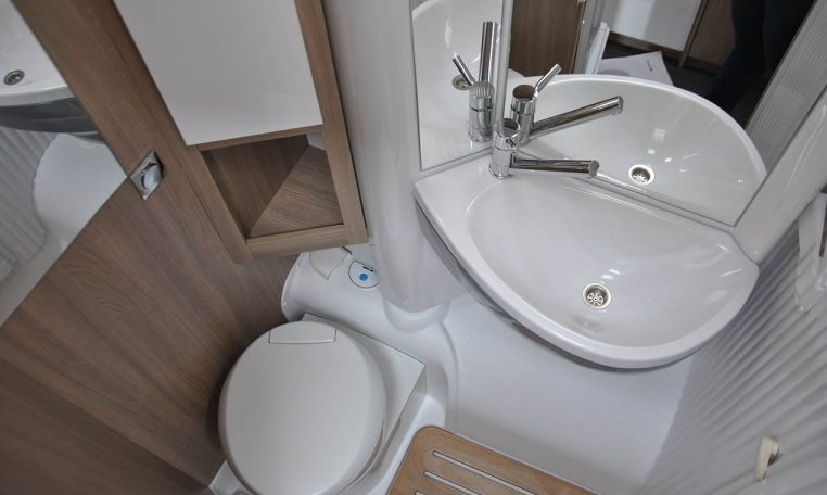 Bagno Interno Camper Laika-kosmo209 | Caravanbacci.com