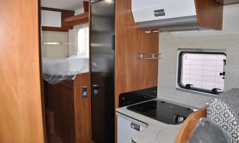 Cucina Interno Camper Laika-kosmo209e | Caravanbacci.com