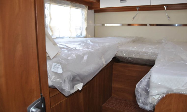 Letto Interno Camper Laika-kosmo209e | Caravanbacci.com