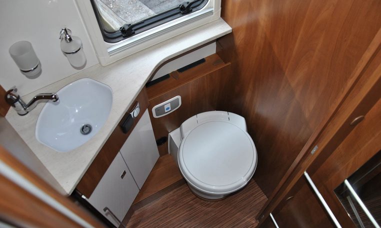 Bagno Interno Camper Laika-kosmo509LE | Caravanbacci.com