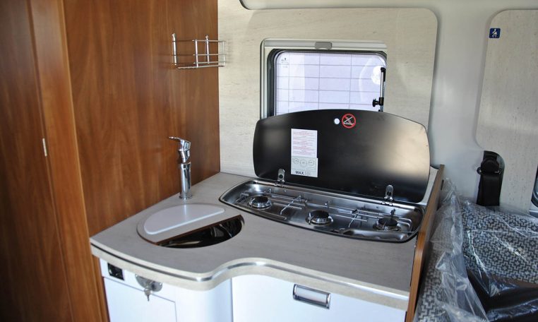 Cucina Interno Camper Laika-kosmo509LE | Caravanbacci.com