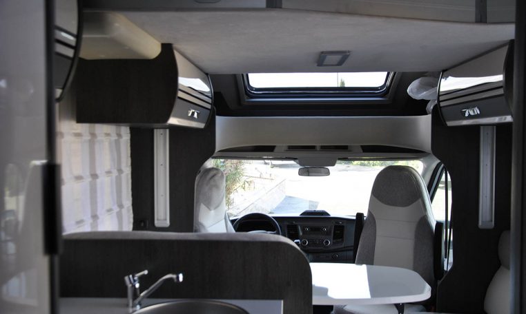 Interno Camper Rollerteam kronos295tl | Caravanbacci.com