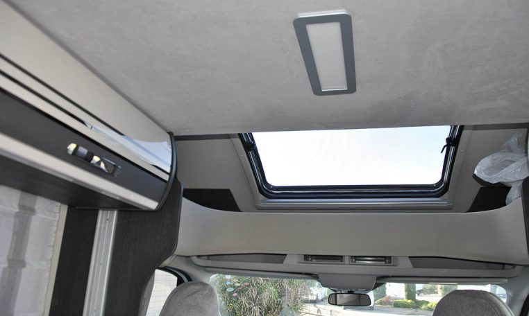Interno Camper Rollerteam kronos295tl | Caravanbacci.com