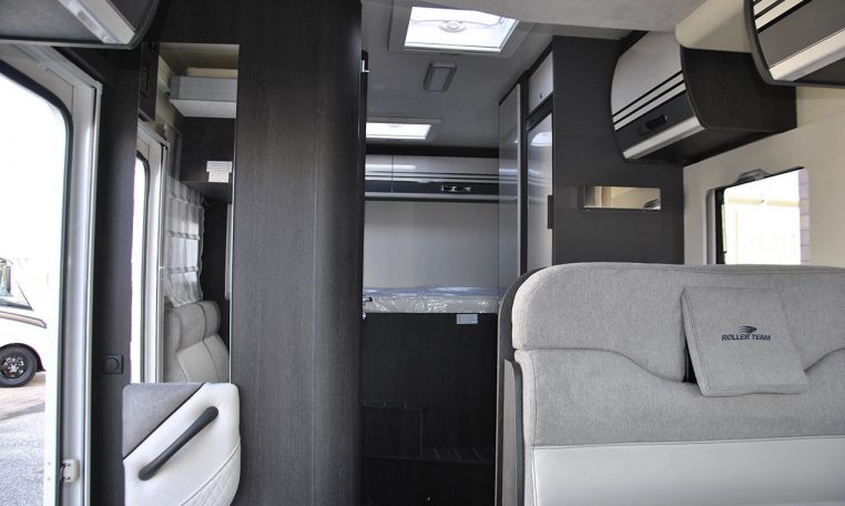 Interno Camper Rollerteam kronos295tl | Caravanbacci.com