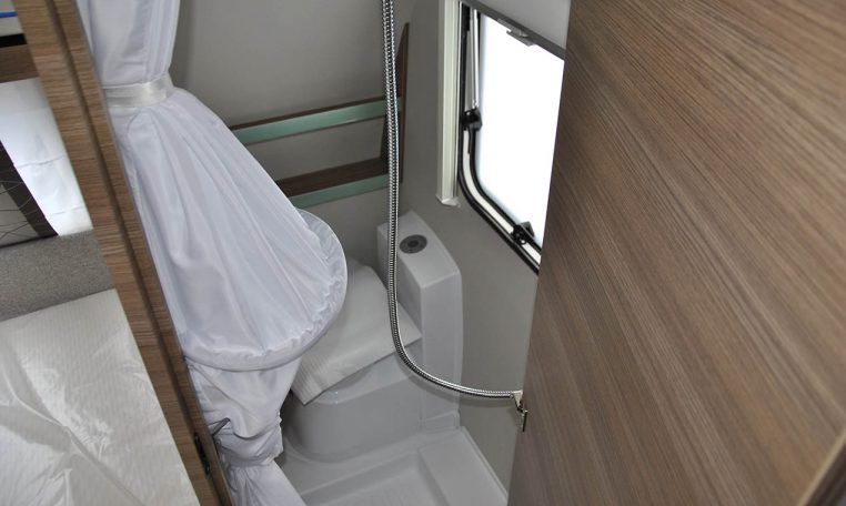 knaus-sport450fu-caravanbacci