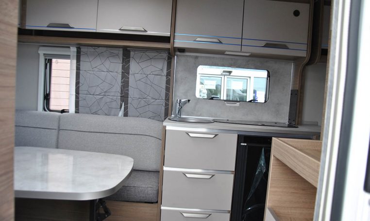 knaus-sport450fu-caravanbacci