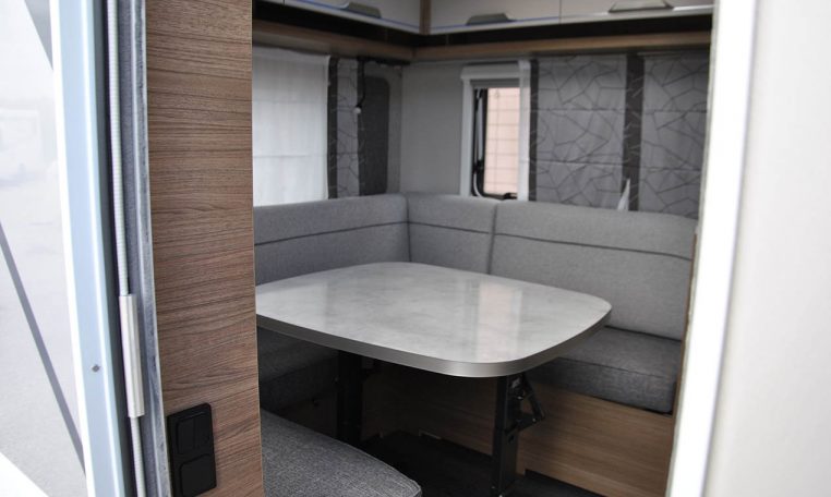 knaus-sport450fu-caravanbacci