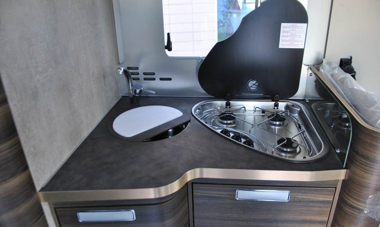 Cucina Interno camper Laika-ecovipL4012ds | Caravanbacci.com