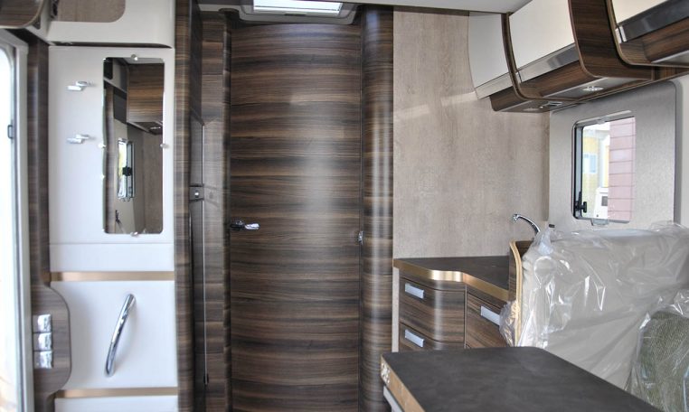 Interno camper Laika-ecovipL4012ds | Caravanbacci.com