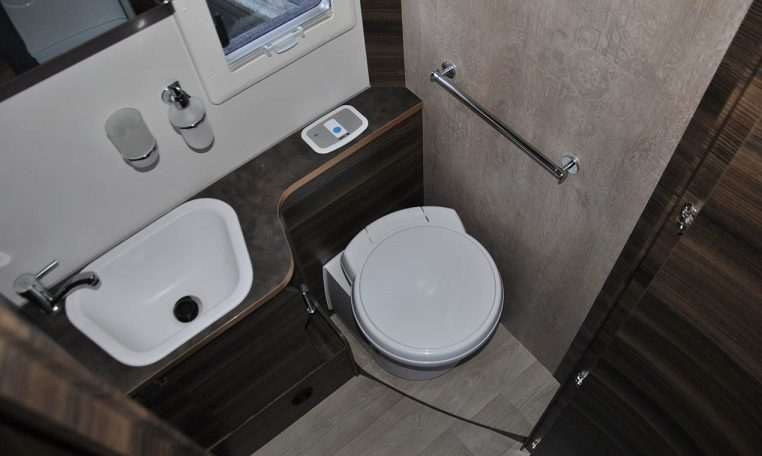 Bagno Interno camper Laika-ecovipL4012ds | Caravanbacci.com