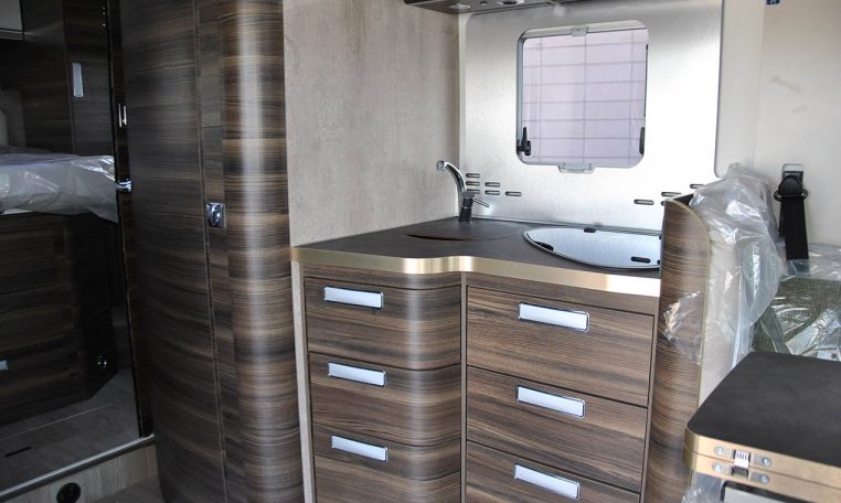 Interno camper Laika-ecovipL4012ds | Caravanbacci.com