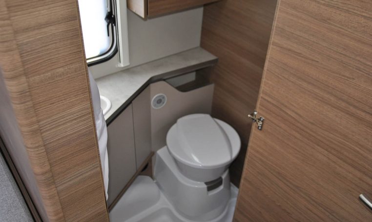 knaus-sport420qd-caravanbacci