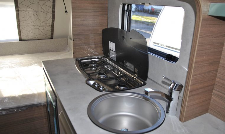 knaus-sport420qd-caravanbacci