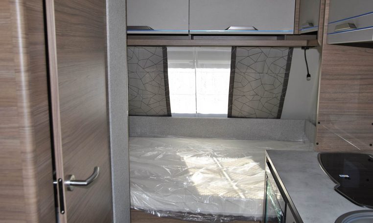 knaus-sport420qd-caravanbacci