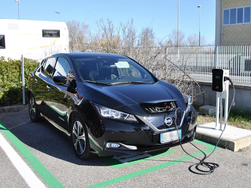 Stazione ricarica auto elettriche - Caravanbacci