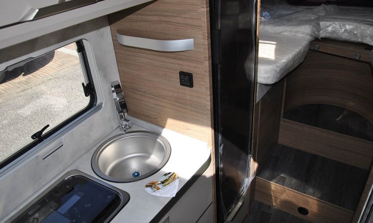 knaus-vnti640megvansation-caravanbacci